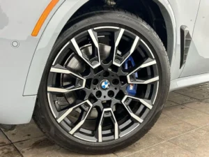 BMW X5 M60i
